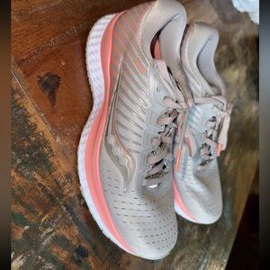 Size 8 - Saucony Guide 13 Moonrock Coral